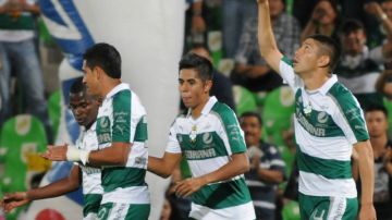 El delantero del Santos Laguna, Oribe Peralta, consiguió doblete en el triunfo 2-0 sobre Tigres
