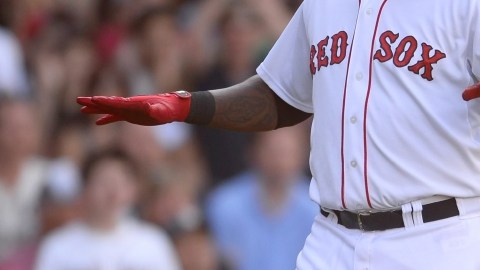Muy tranquilo, David Ortiz sale del home al anotar carrera.