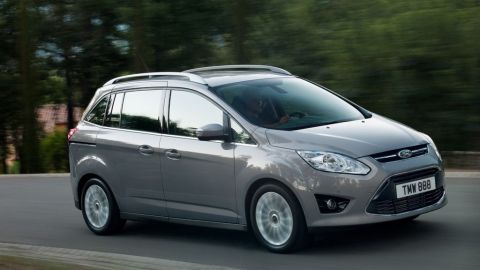 El híbrido de Ford, C-Max, ha recibido fuertes críticas por brindar el uso de combustible.