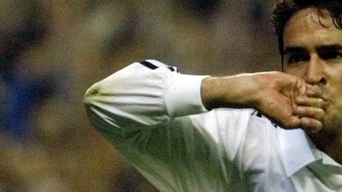Raúl, el eterno '7' madridista, ha besado el anillo en su dedo casi 500 veces a lo largo de su carrera.