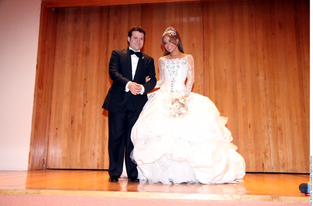 Gloria Trevi y su esposo Armando Gómez el día de su boda.