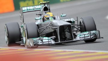 Lewis arrebató la primera posición a Vettel, Webber, Rosberg y Di Resta.