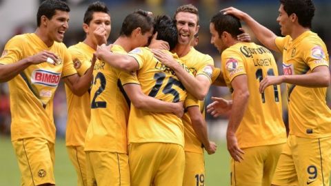 Los jugadores del América celebran, tras conseguir el triunfo 3-1 sobre Monarcas