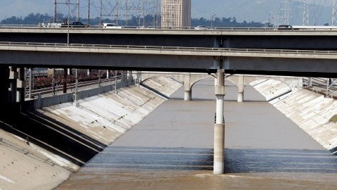 El  "look" de cemento del Río de Los Ángeles será transformado a su condición original, dijeron ayer las autoridades.
