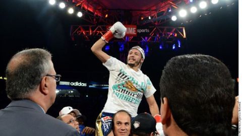 Jhonny González recuperó el cetro pluma del CMB.