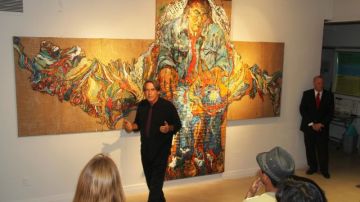 El pintor Mark Strickland presenta durante el verano el mural 'Inmigrantes en las Manos de Dios' en la galería LA Artcore.