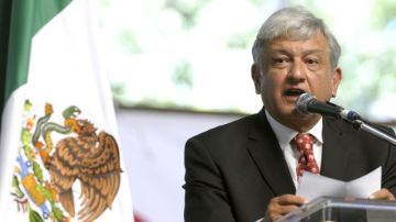Andrés Manuel López Obrador invitó al gobierno mexicano a no emplear la fuerza bruta para resolver el conflicto con el magistrado.