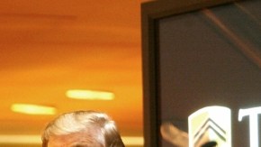 "Lo último que necesitamos es un juicio por  un caso que ocurrió hace 6 o 7 años y en el que el señor Trump -el presidente electo Trump- declara por algo sin relación a las enormes obligaciones que ahora enfrenta", declaró su abogado, Daniel Petrocelli (Foto: AP)