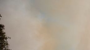 En las labores de control se emplea una flota de 12 helicópteros y seis aviones cisterna.