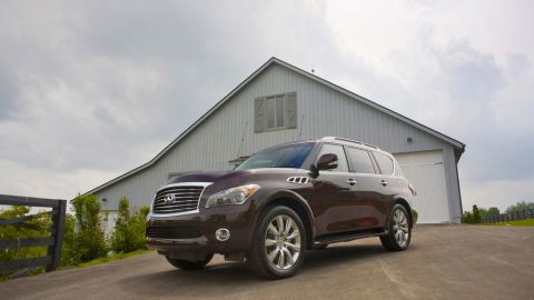 La SUV de Infiniti es diferente en diseño, pero tiene aires de dureza que ayudan en el camino.