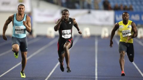 Justin Gatlin (der.) y Ryan Bailey aprietan a fondo el acelerador.