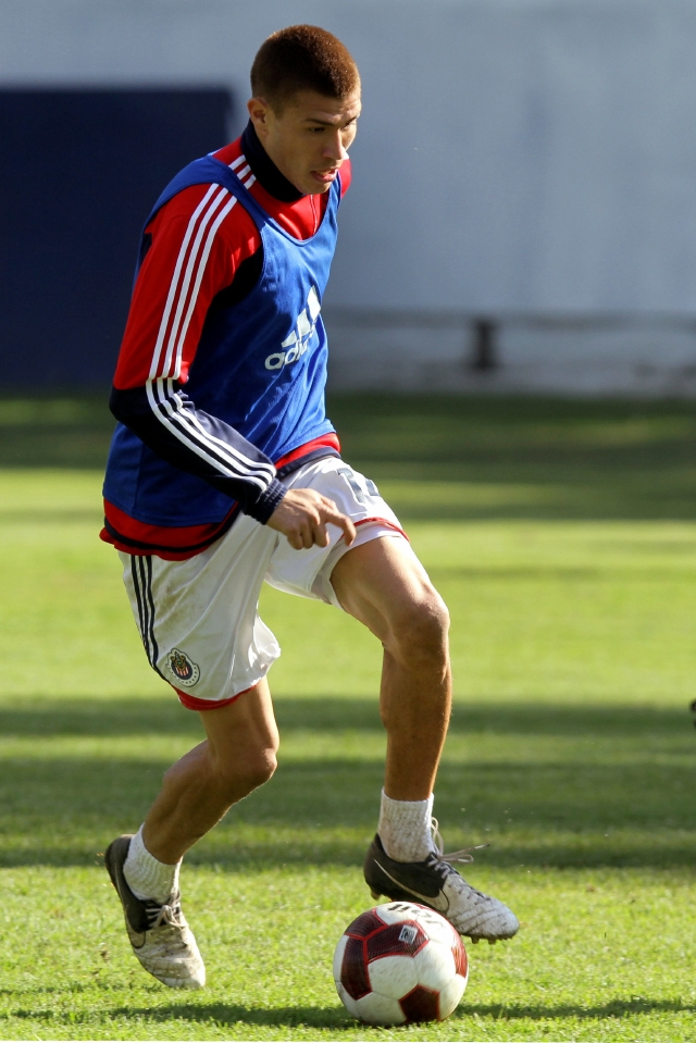 'Chatón' Enríquez entrenó ayer con el equipo titular de Chivas.