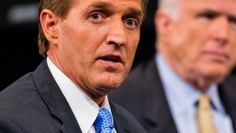 Los senadores de Arizona, John McCain y Jeff Flake admitieron que el tiempo se agota.