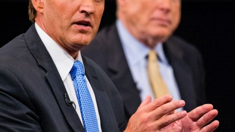 Los senadores de Arizona, John McCain y Jeff Flake admitieron que el tiempo se agota.
