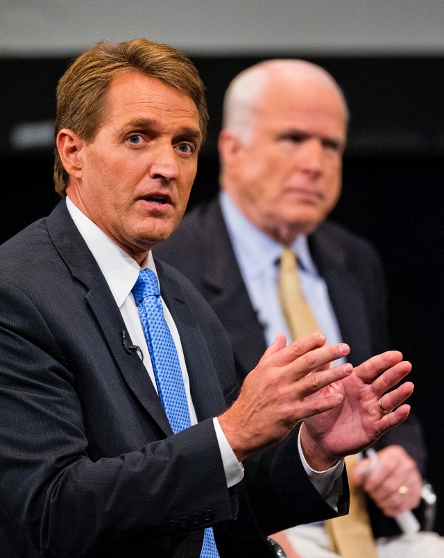 Los senadores de Arizona, John McCain y Jeff Flake admitieron que el tiempo se agota.