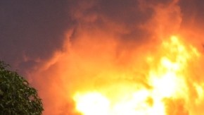 Vista general de uno de los incendios que se produjo en otra refinería de la estatal PDVSA,  en Puerto La Cruz (Venezuela).