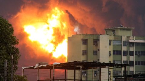 Vista general de uno de los incendios que se produjo en otra refinería de la estatal PDVSA,  en Puerto La Cruz (Venezuela).