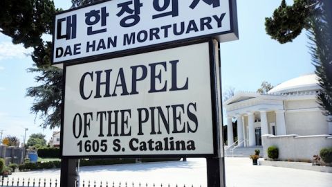 Los vecinos de Pico-Union se quejan de olores extraños que emanan de la funeraria Dae Han Mortuary.
