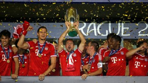 Franck Ribery presume otro  título con los aficionados, el de la Supercopa tras vencer al inglés Chelsea.
