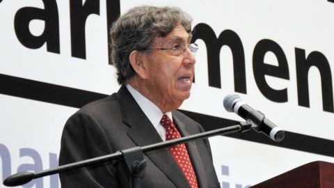 Cuauhtémoc Cárdenas, patriarca de la izquierda mexicana, encabeza las protestas.
