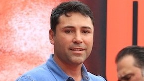 Un encuentro entre Oscar de la Hoya y "Canelo" Álvarez, marcó el futuro pugilista del mexicano pelirrojo que se enfrentará a Floyd Mayweather, Jr. en una muy anticipada pelea el 14 de septiembre.