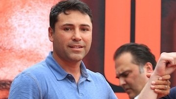 Un encuentro entre Oscar de la Hoya y "Canelo" Álvarez, marcó el futuro pugilista del mexicano pelirrojo que se enfrentará a Floyd Mayweather, Jr. en una muy anticipada pelea el 14 de septiembre.
