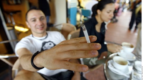 El riesgo de calvicie es mucho mayor entre los fumadores.