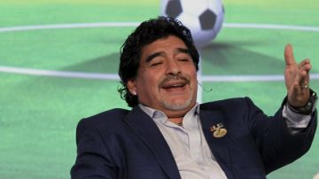 Maradona analiza la situación del fútbol en Sudamérica, junto con otros reconocidos ex futbolistas
