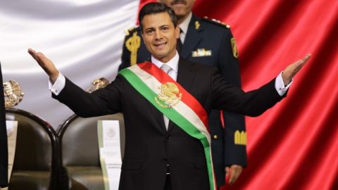 El PAN se suma a la exigencia de investigar la noticia generada en Brasil en relación con que la NSA presuntamente espió también a Enrique Peña Nieto. Aquí aparece durante su investidura como presidente de México.