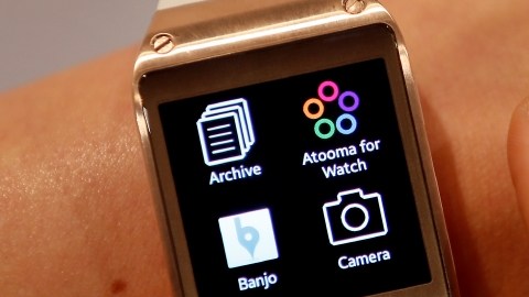 Samsung revela su smartwatch; se anticipa a Apple.