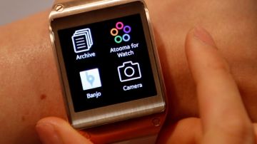 Samsung revela su smartwatch; se anticipa a Apple.