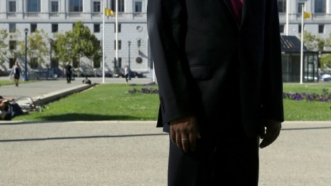 El abogado indocumentado Sergio García espera que la Corte Suprema de California lo certifique para ejercer su profesión.