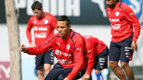 Los jugadores de la selección chilena se preparan para enfrentar a Venezuela