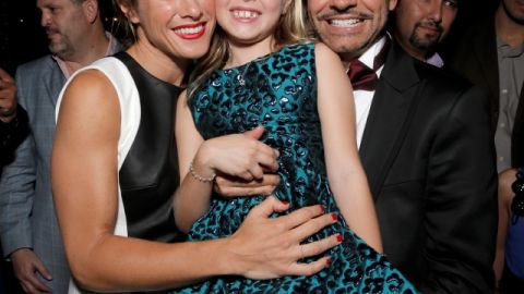 Las actrices Jessica Lindsey y Loreto Peralta junto a Eugenio Derbez, todos ellos estrellas de 'Instructions Not Included'.