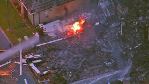 Los bomberos recibieron un reporte de explosión la madrugada del viernes.