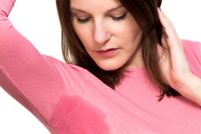 Cómo quitar las manchas de desodorante - La Opinión