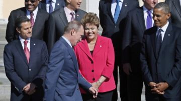 El presidente ruso, Vladímir Putin, se coloca para posar en la fotografía del final de la cumbre de los 20 países más ricos del mundo.