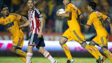 Tigres se repuso de una desventaja de 3-0, para empatar 3-3 con Chivas en el estadio Universitario de Nuevo León