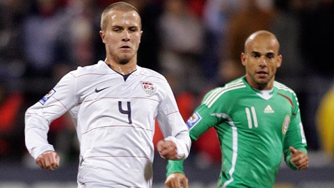 Lamentable lesión deja fuera de acción a Michael Bradley.