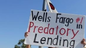 El grupo Occupy marchó junto a decenas de propietarios de casas protestando por los desalojos que está efectuando el banco Wells Fargo.