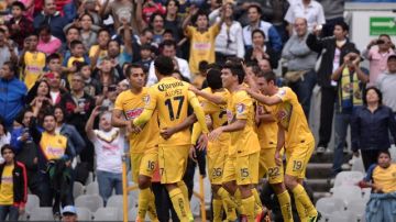 Los festejos americanistas han sido una constante en este Torneo  Apertura 2013. Aquí celebran el gol del sábado pasado contra Monterrey.