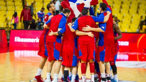 Puerto Rico se vuelve uno al celebrar la victoria frente a República Dominicana, por 79-67.