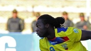 El jugador de Ecuador Felipe Caicedo celebra su gol contra Bolivia