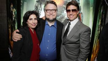 Sue Knoll, Guillermo del Toro y Tom Cruise en la presentación de 'Pacific Rim'