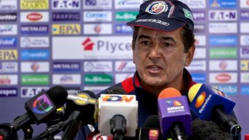 Costa Rica's soccer coach Jose Luis Pinto talks with the press after his team trained in Mexico City, Monday, June 10, 2013. Costa Rica will face Mexico in a 2014 World Cup qualifying soccer match on Tuesday. (AP Photo/Christian Palma)