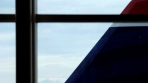 American Airlines y US Airways aún tienen que resolver una demanda presentada por el gobierno federal que busca bloquear su  fusión.