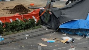 Policías antimotines entran al Zócalo  capitalino para acabar con la huelga de  los profesores que aún permanecían en sus campamentos.
