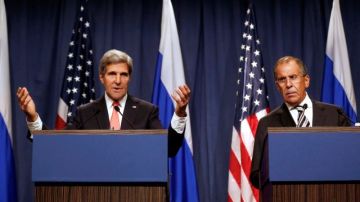 John Kerry (izquierda) se reunió durante tres días con Sergei Lavrov para discutir el tema de las armas químicas en Siria.