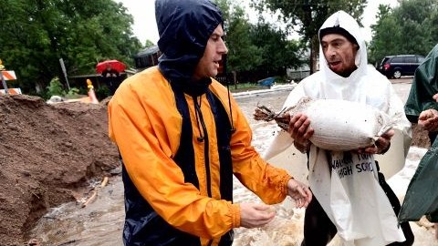Las autoridades estiman que tomará días a los socorristas para acceder a las zonas más aisladas.