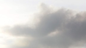 Una columna de humo marca el sitio, en Zamboanga, Filipinas, donde los soldados gubernamentales chocaron con los rebeldes.